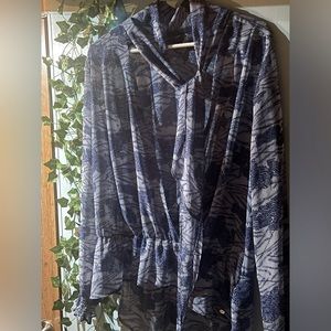 🦋0031 Guess Woman’s shirt Size M🦋